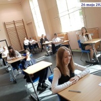 Uczniowie klas 8 a i b przystępujący do egzaminu.  (9)