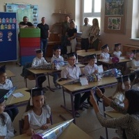 Uczniowie, nauczyciele i rodzice  podczas akademii z okazji rozpoczecia roku szkolnego. (6)