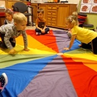 dzieci przedszkolne podczas zabawy (3)