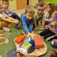 WIRUSOOCHRONA - projekt realizowany w przedszkolu. Przedszkolaki  podczas zajeć i zabaw (4)
