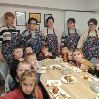 Spotkanie z paniami z Koła Gospodyń Wiejskich w Łaziskach- ozdabianie świątecznych ciasteczek (3)