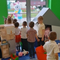 MALI ODKRYWCY  ŚNIADANIE WIELKANOCNE I ZAJĄCZEK (8)