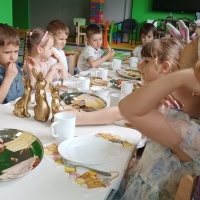 MALI ODKRYWCY  ŚNIADANIE WIELKANOCNE I ZAJĄCZEK (5)