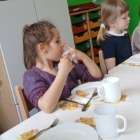 MALI ODKRYWCY  ŚNIADANIE WIELKANOCNE I ZAJĄCZEK (9)