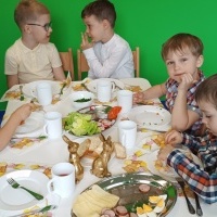 MALI ODKRYWCY  ŚNIADANIE WIELKANOCNE I ZAJĄCZEK (12)