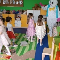 MALI ODKRYWCY  ŚNIADANIE WIELKANOCNE I ZAJĄCZEK (2)